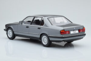 MCG18161 BMW 740i E32 Silver MCG 1/18