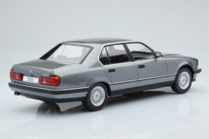 MCG18161 BMW 740i E32 Silver MCG 1/18