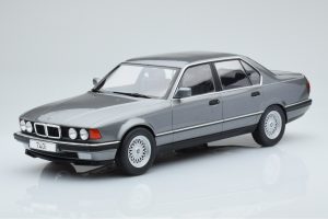 MCG18161 BMW 740i E32 Silver MCG 1/18
